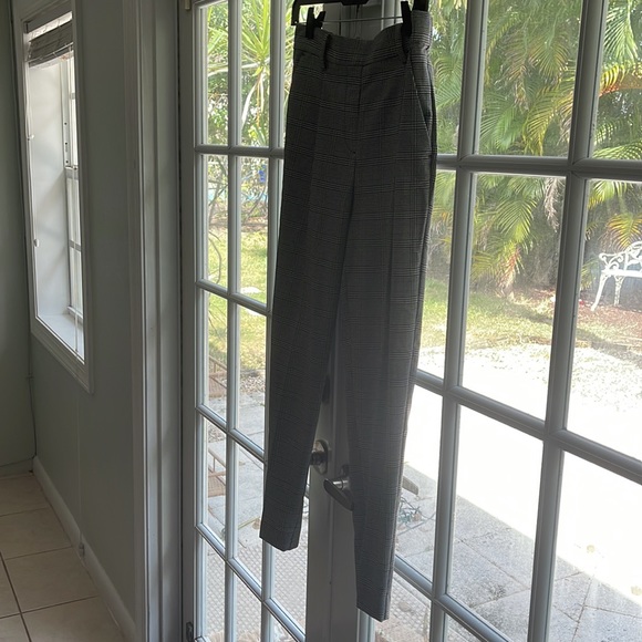 NWT houndstooth pull on cigarette style pants - Picture 3 of 4